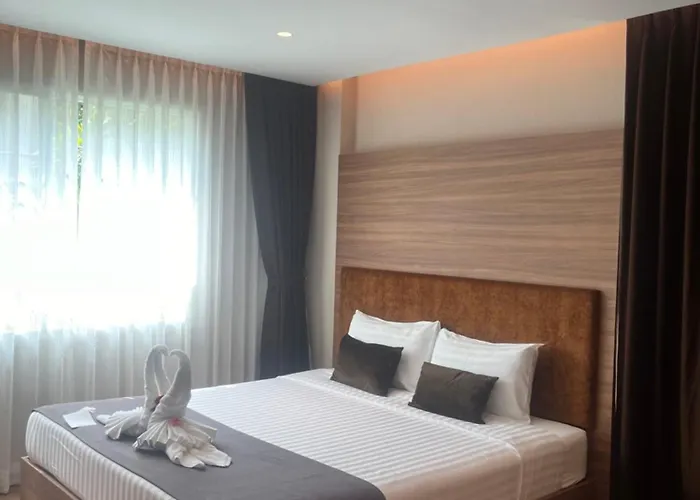 Spacious Bedroom- 2 Mins From Train Station Apartment
