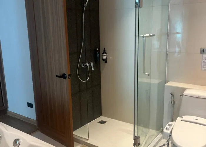 Spacious Bedroom- 2 Mins From Train Station Apartment Bangkok