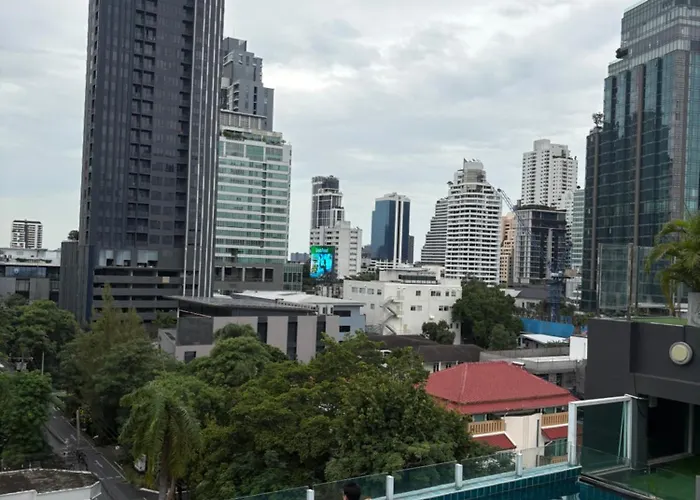 Spacious Bedroom- 2 Mins From Train Station Apartment *